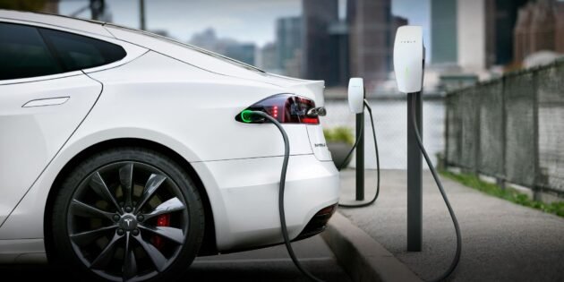 How much does it cost to charge a tesla in Australia